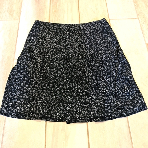 Ann Taylor Dresses & Skirts - Mint condition Ann Taylor floral skater skirt 0